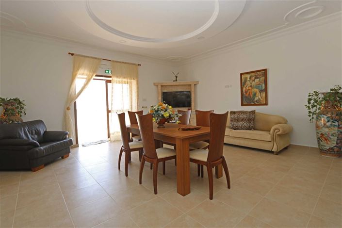 Image No.39-20 Bed Villa / Detached for sale