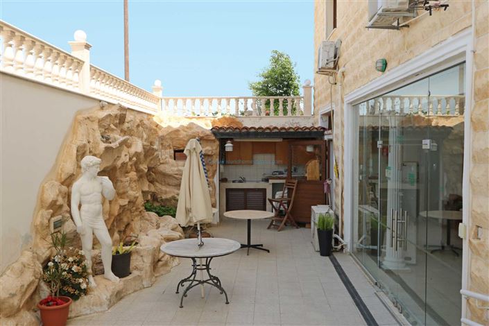 Image No.41-20 Bed Villa / Detached for sale