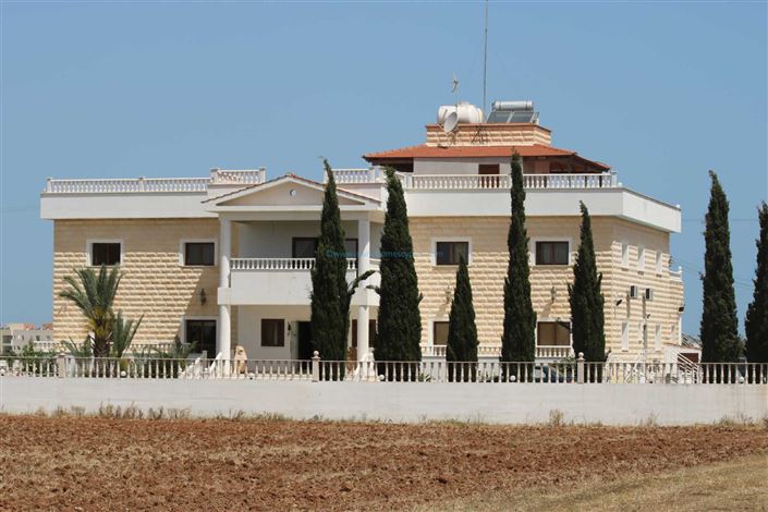 Image No.42-20 Bed Villa / Detached for sale