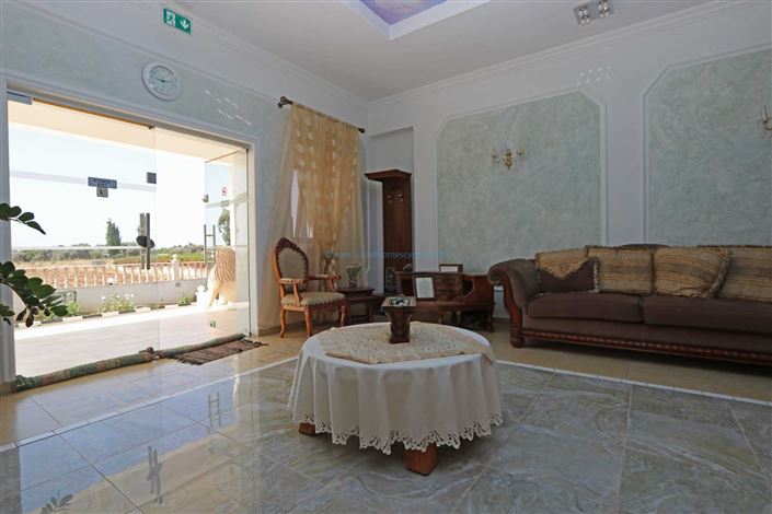 Image No.9-20 Bed Villa / Detached for sale