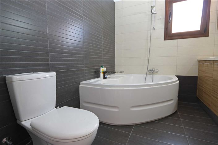 Image No.14-4 Bed Villa / Detached for sale