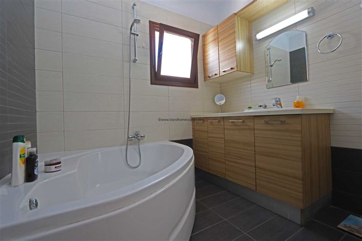 Image No.17-4 Bed Villa / Detached for sale