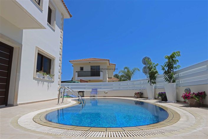 Image No.3-4 Bed Villa / Detached for sale