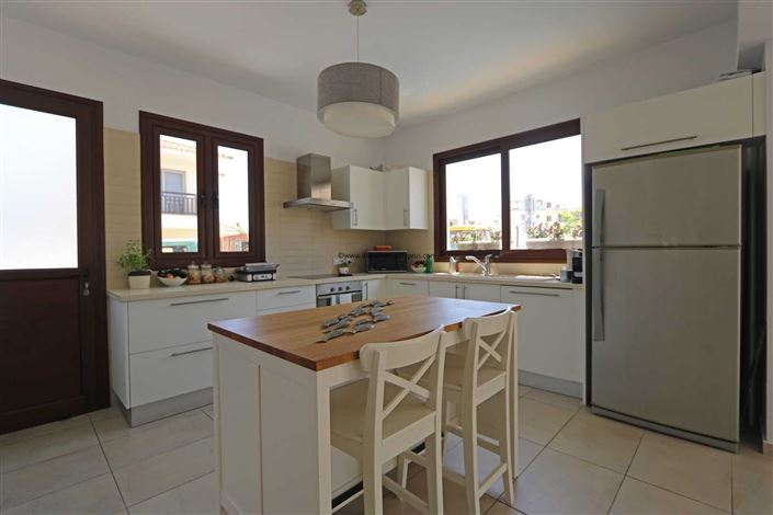 Image No.5-4 Bed Villa / Detached for sale