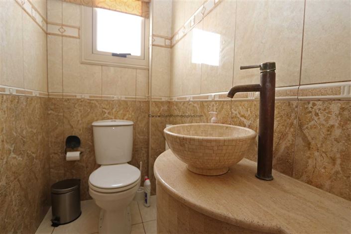 Image No.15-6 Bed Villa / Detached for sale