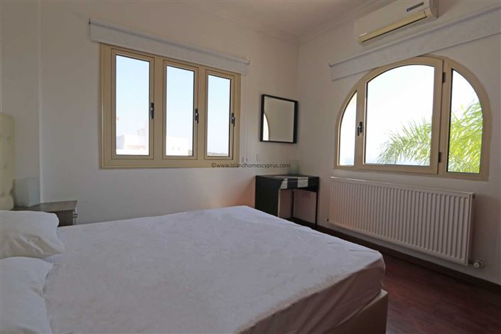 Image No.18-6 Bed Villa / Detached for sale