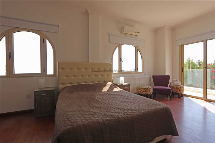 Image No.19-6 Bed Villa / Detached for sale