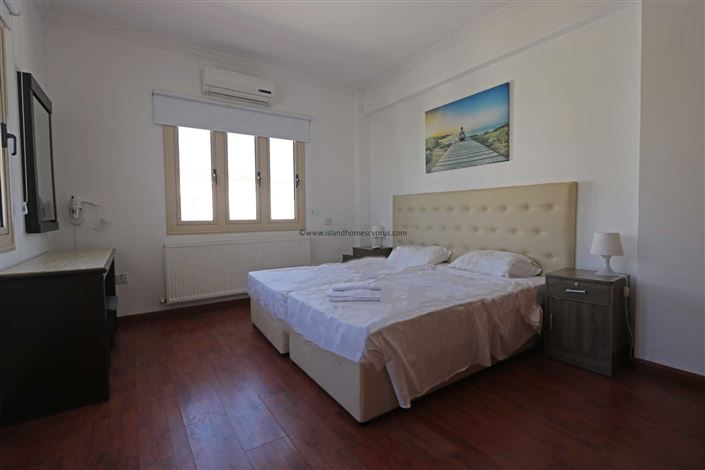 Image No.24-6 Bed Villa / Detached for sale