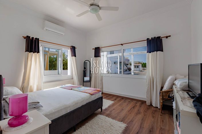 Image No.25-2 Bed Bungalow for sale