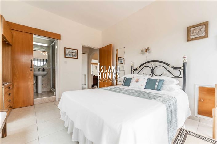 Image No.25-4 Bed Villa / Detached for sale