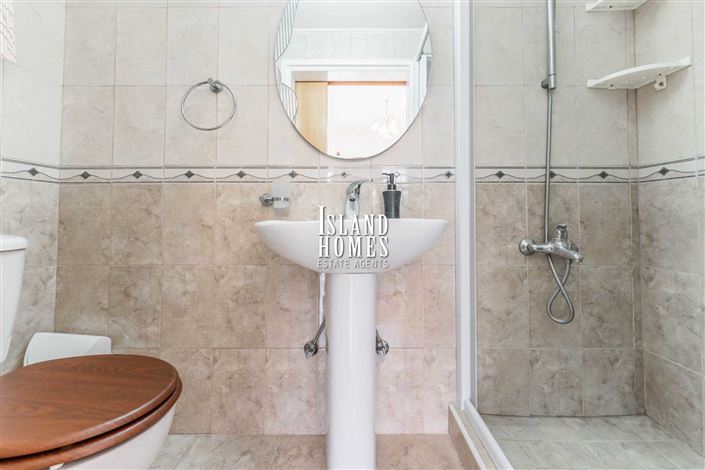 Image No.26-4 Bed Villa / Detached for sale