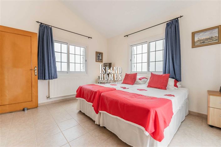 Image No.28-4 Bed Villa / Detached for sale