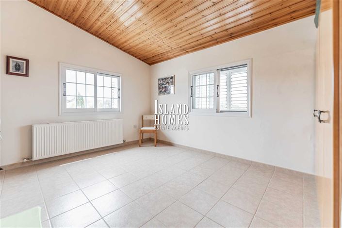 Image No.37-4 Bed Villa / Detached for sale