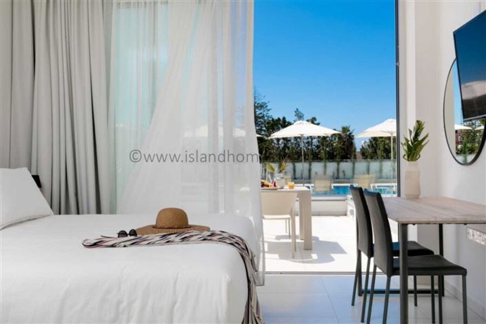 Image No.19-10 Bed Property for sale