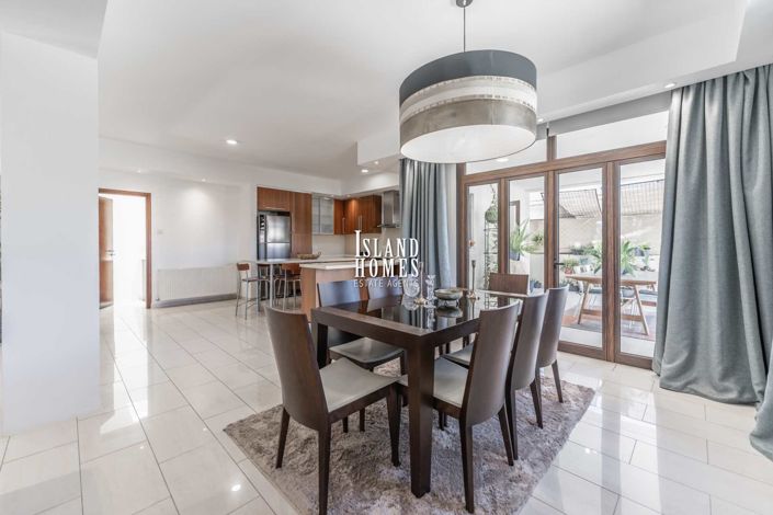 Image No.14-6 Bed Villa / Detached for sale