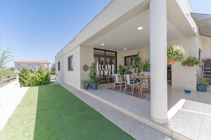 Image No.3-6 Bed Villa / Detached for sale