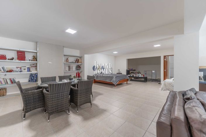 Image No.30-6 Bed Villa / Detached for sale