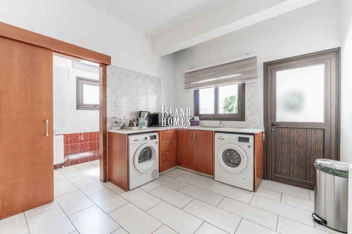 Image No.36-6 Bed Villa / Detached for sale