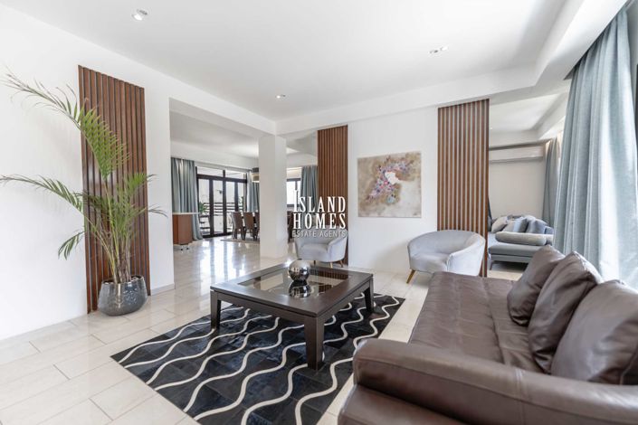 Image No.6-6 Bed Villa / Detached for sale