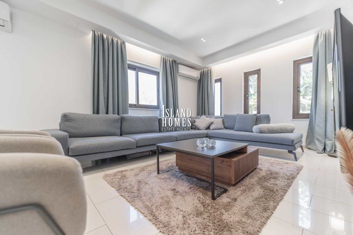 Image No.8-6 Bed Villa / Detached for sale