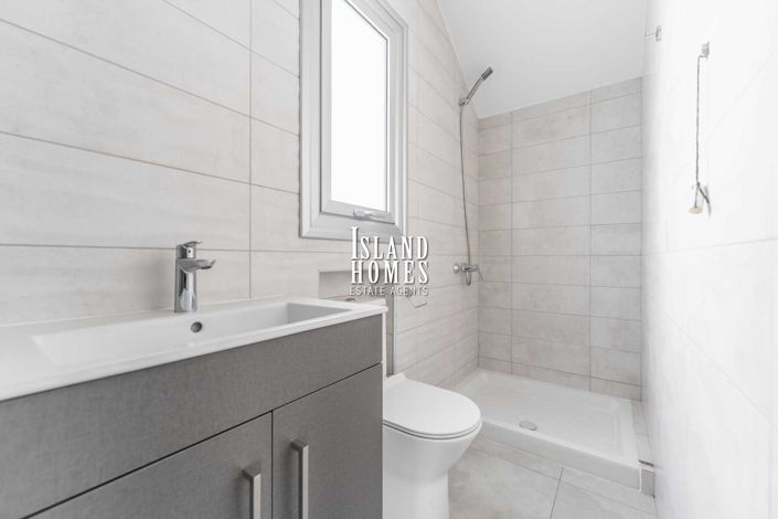 Image No.11-4 Bed Villa / Detached for sale