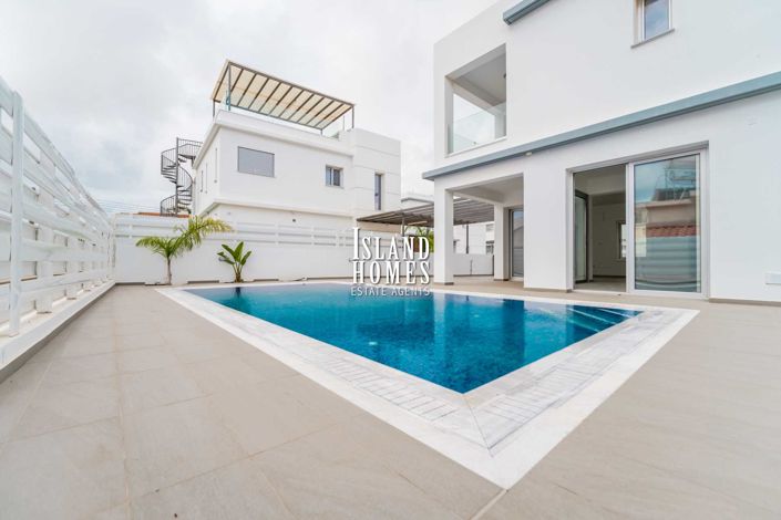 Image No.12-4 Bed Villa / Detached for sale