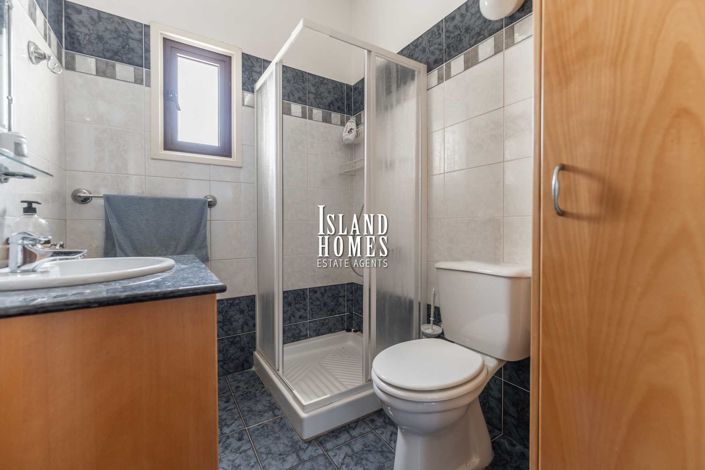 Image No.15-4 Bed Villa / Detached for sale