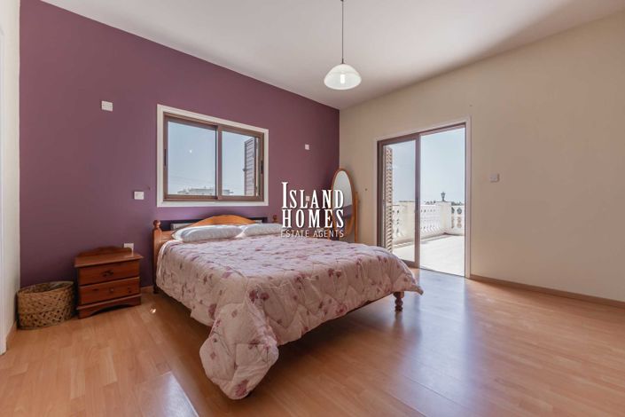 Image No.29-4 Bed Villa / Detached for sale