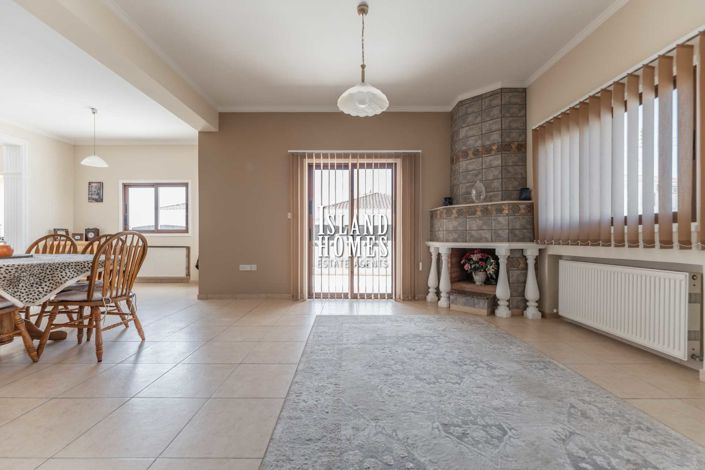 Image No.8-4 Bed Villa / Detached for sale