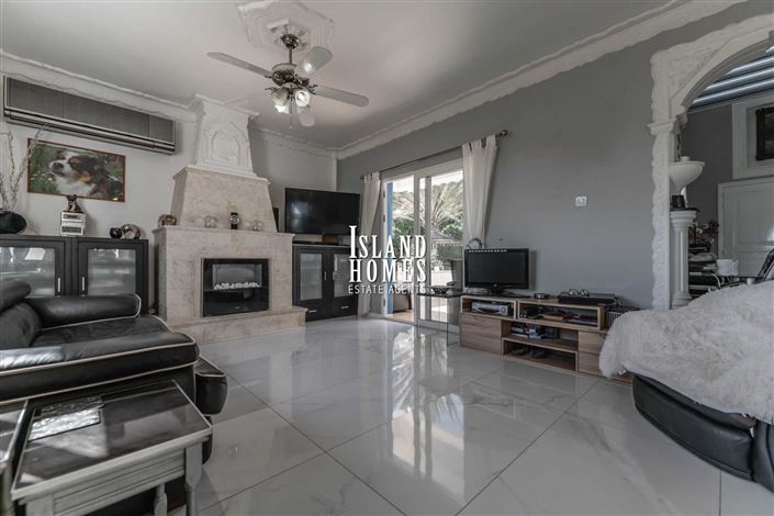 Image No.11-3 Bed Villa / Detached for sale