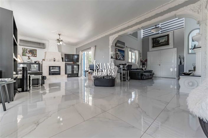 Image No.12-3 Bed Villa / Detached for sale