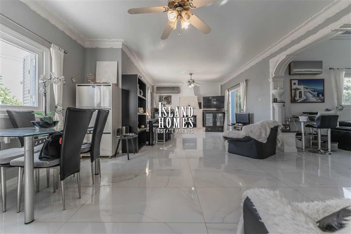 Image No.18-3 Bed Villa / Detached for sale