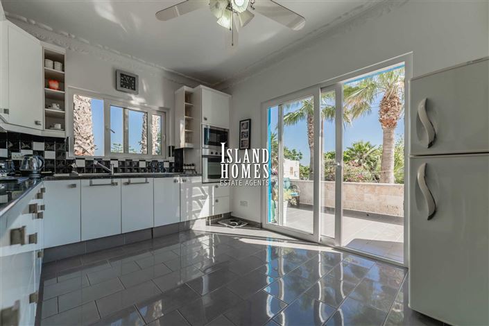 Image No.19-3 Bed Villa / Detached for sale