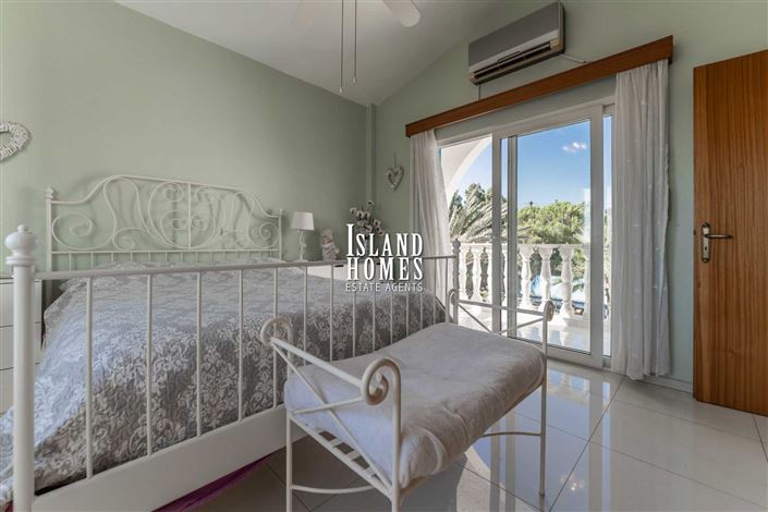 Image No.32-3 Bed Villa / Detached for sale