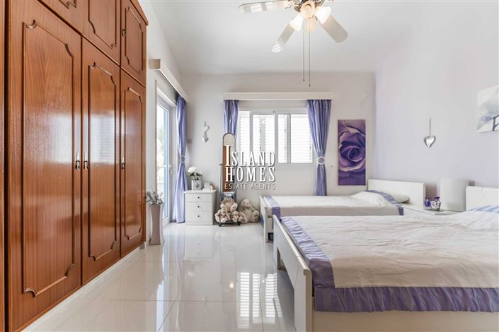 Image No.36-3 Bed Villa / Detached for sale