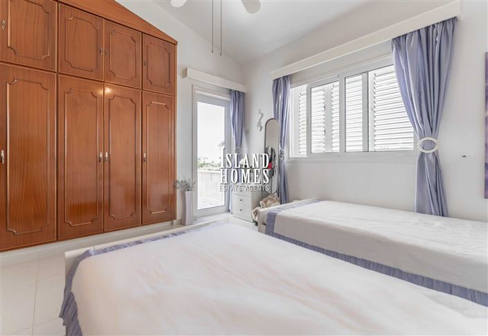 Image No.38-3 Bed Villa / Detached for sale