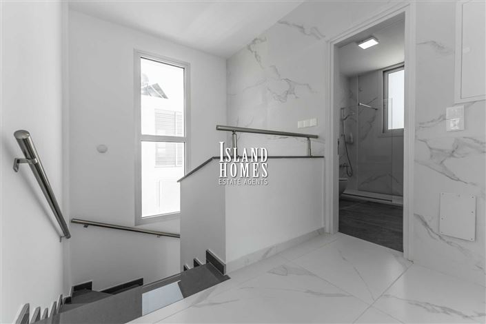 Image No.19-5 Bed Villa / Detached for sale