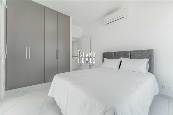 Image No.25-5 Bed Villa / Detached for sale