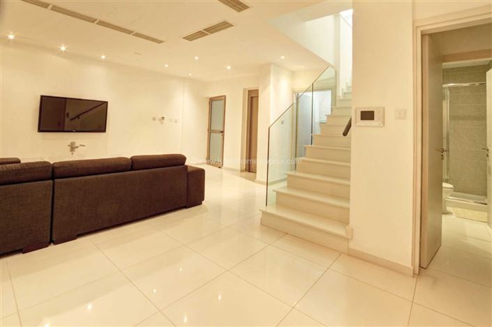 Image No.40-5 Bed Villa / Detached for sale