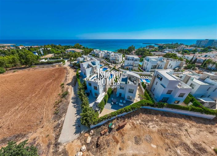 Image No.48-5 Bed Villa / Detached for sale