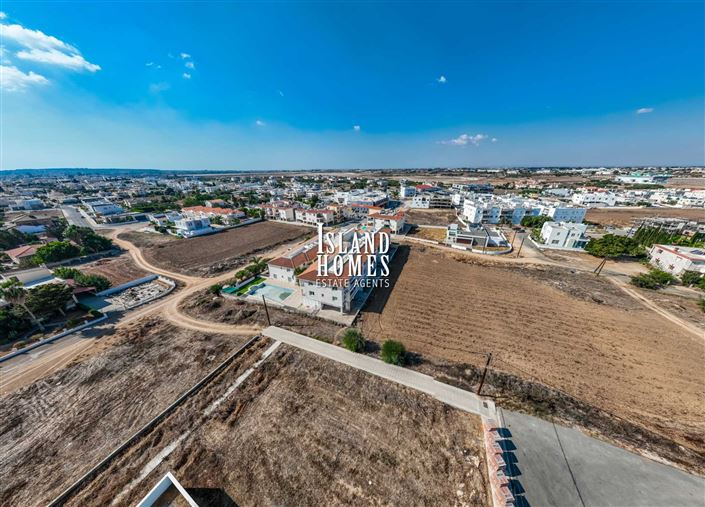 Image No.13-2 Bed Apartment for sale