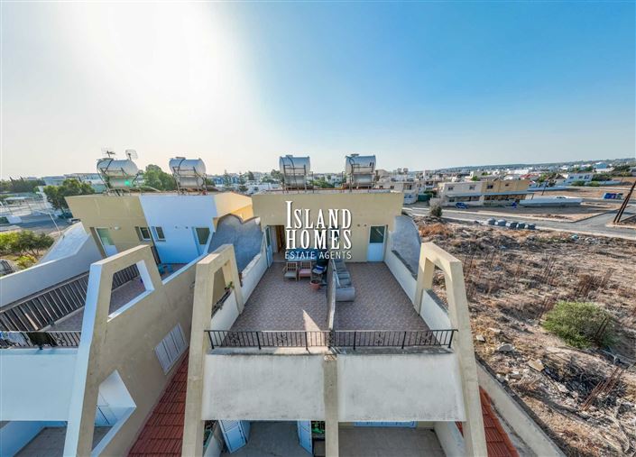 Image No.14-3 Bed Townhouse for sale