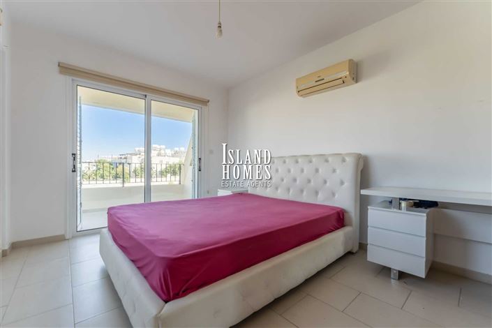 Image No.16-3 Bed Townhouse for sale