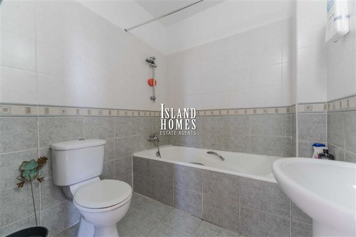 Image No.21-3 Bed Townhouse for sale