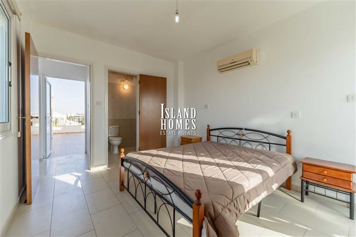 Image No.24-3 Bed Townhouse for sale