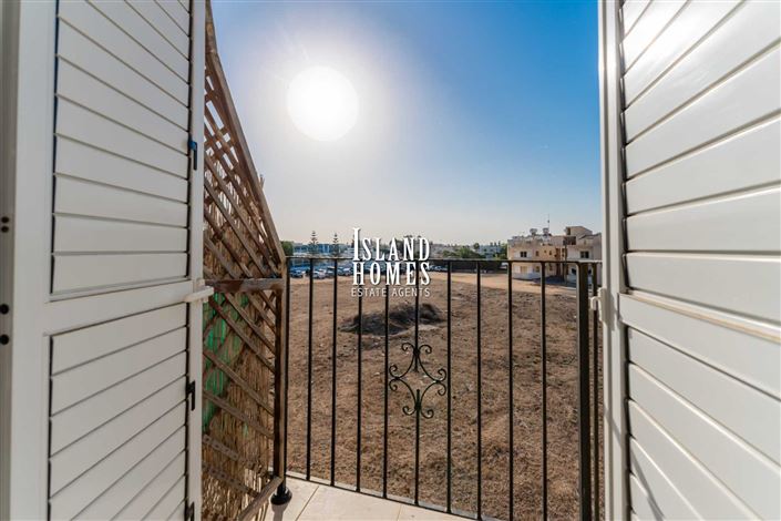 Image No.25-3 Bed Townhouse for sale