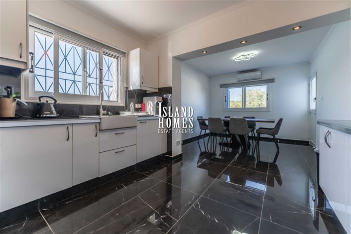 Image No.12-4 Bed Villa / Detached for sale