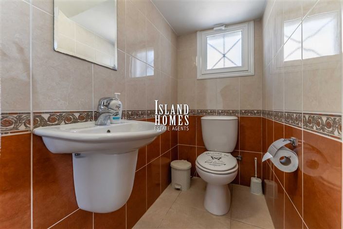 Image No.16-4 Bed Villa / Detached for sale