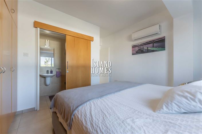 Image No.21-4 Bed Villa / Detached for sale