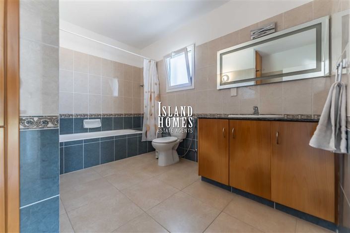 Image No.27-4 Bed Villa / Detached for sale